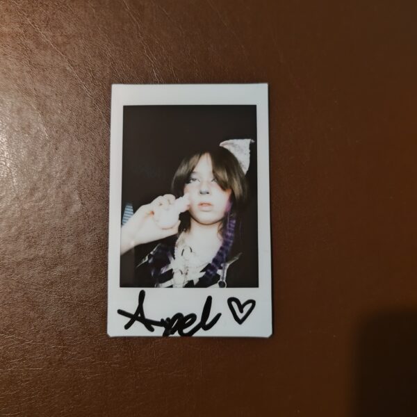 Signed Polaroids 🌟 - obrazek 2